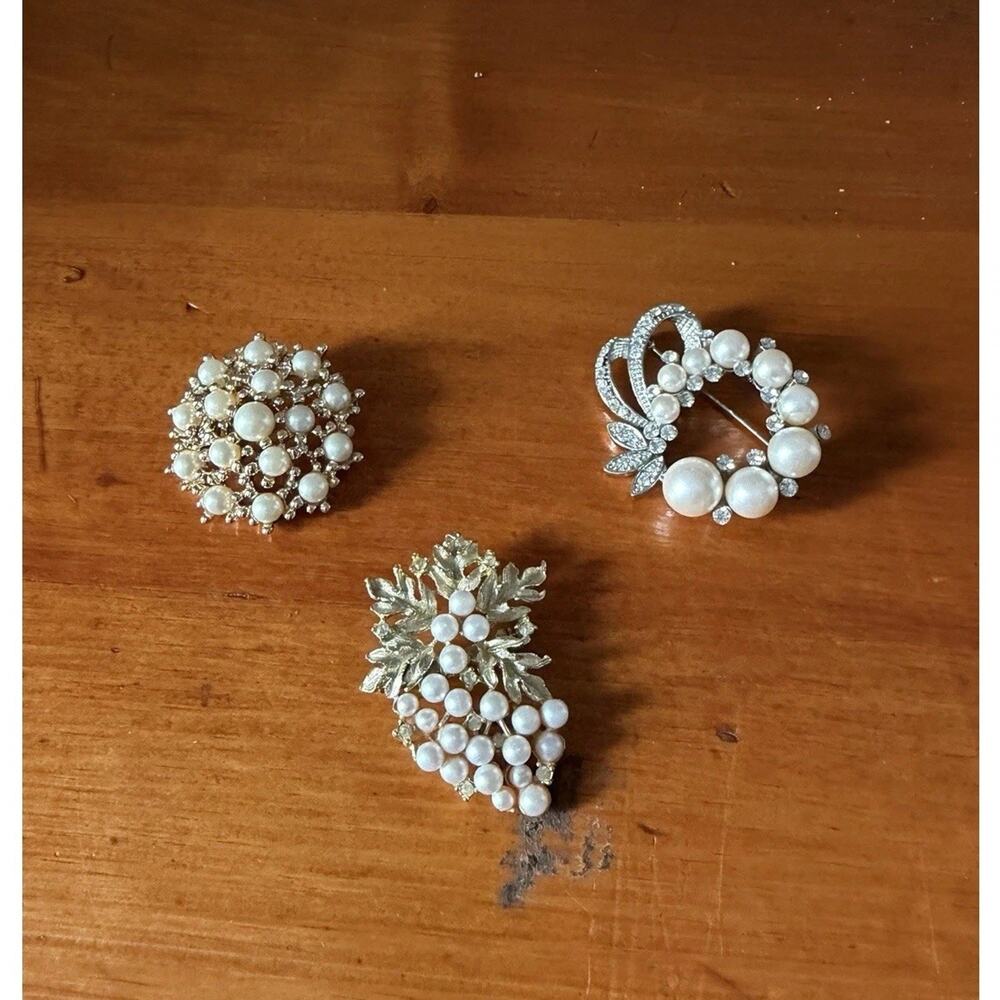 Vintage Faux Pearl 3 Brooch Bundle Gold Tone Floral Grape Cluster Elegant Pins